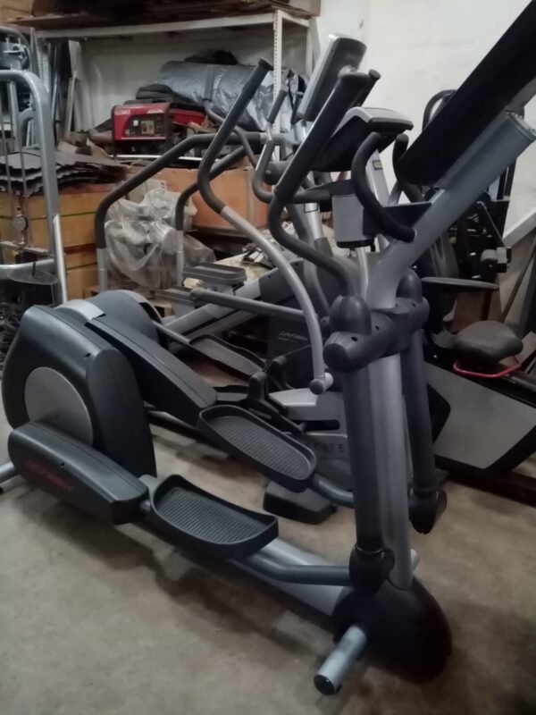 LIFE FITNESS CROSS TRAINER - Image 2