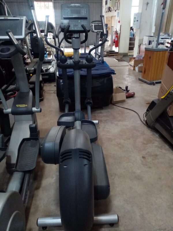 LIFE FITNESS CROSS TRAINER - Image 3