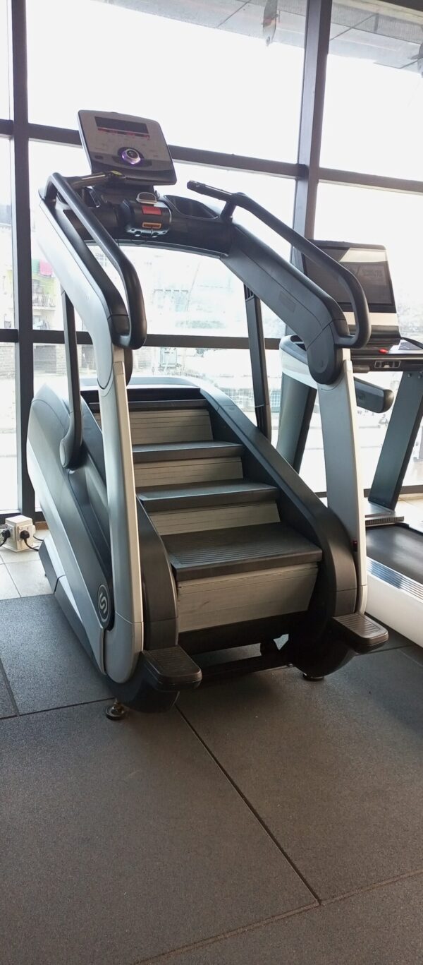 Intenza Escalate Stairclimber - Image 3