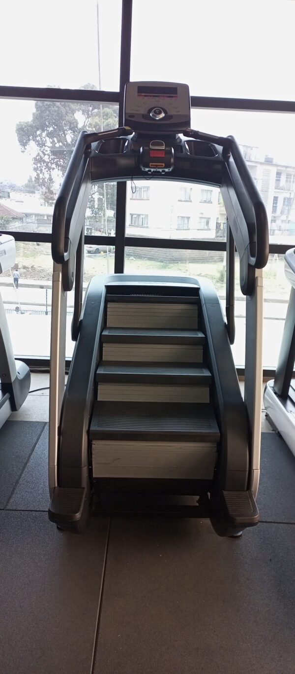 Intenza Escalate Stairclimber - Image 4