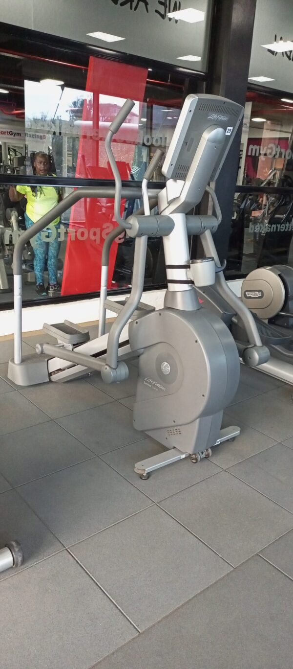 Life Fitness Summit Trainer - Image 2