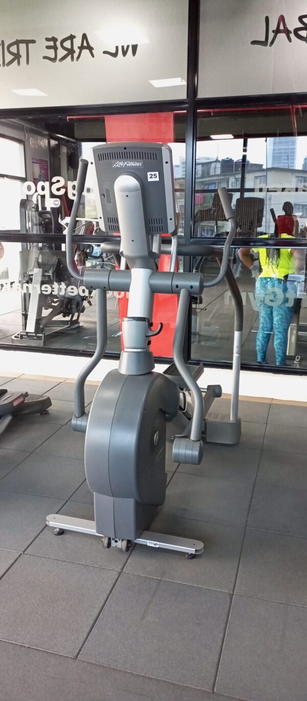 Life Fitness Summit Trainer - Image 4