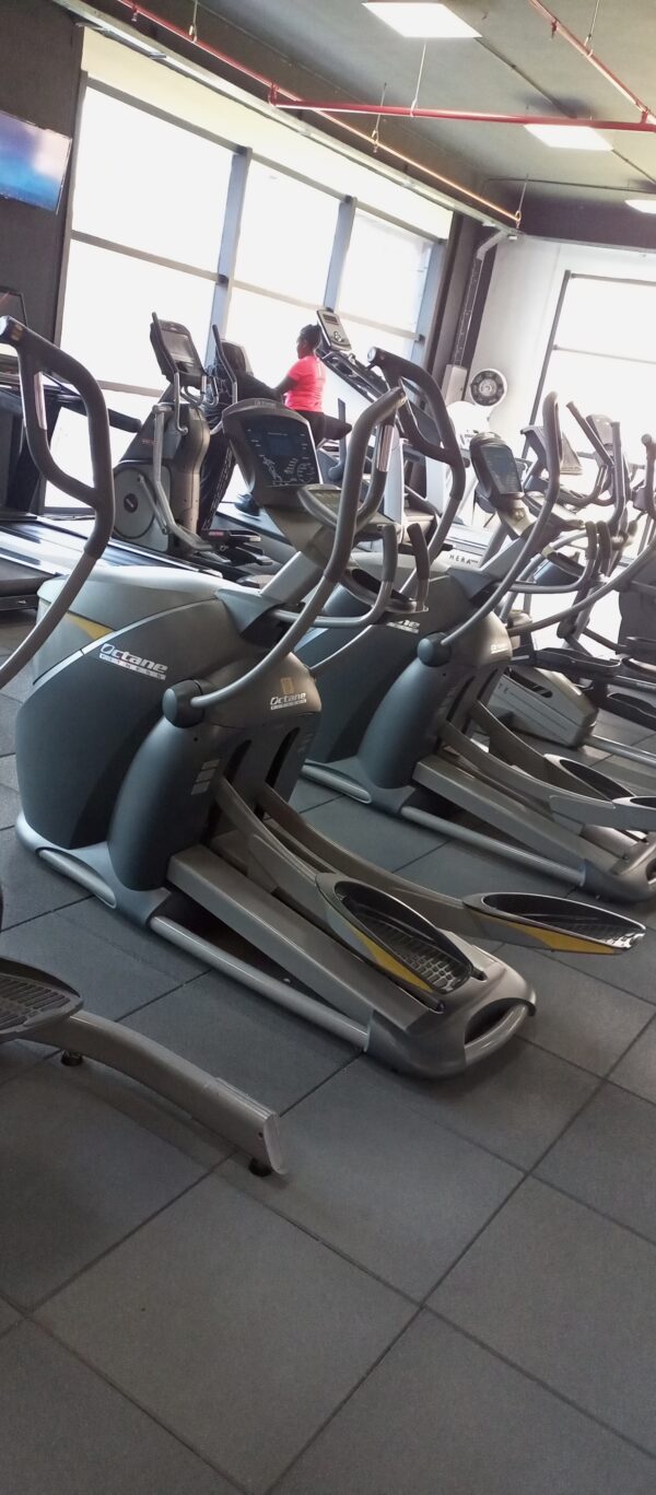 Octane Fitness Pro 4700 Elliptical - Image 2