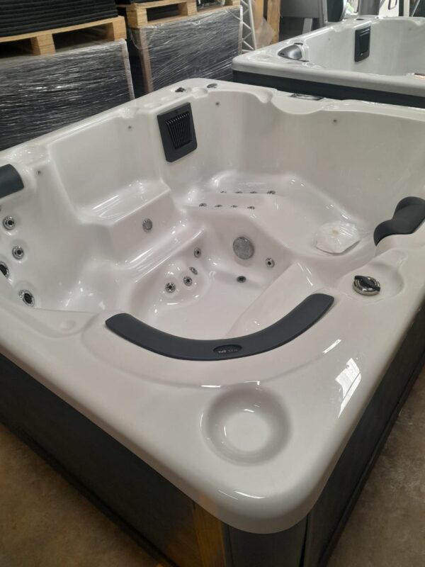 Jacuzzi Athena